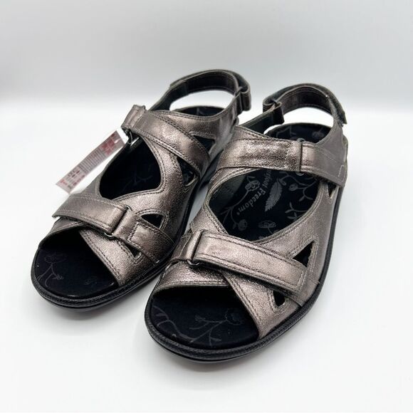 NWT Barefoot Freedom Drew Lagoon Wedge Sandal in Pewter Metallic 6.5 - Picture 1 of 6